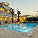Luxury Aveline Heated Pool & Sauna Near Trogir Area Βίλα