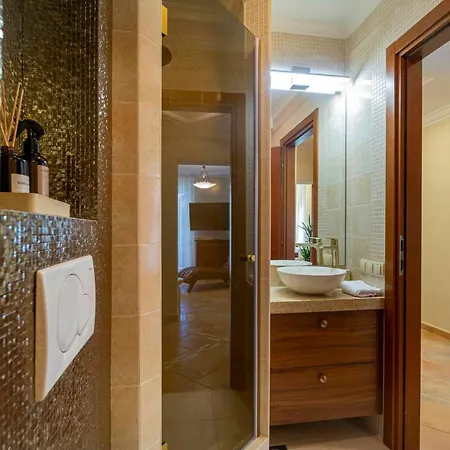 Luxury Aveline Heated Pool & Sauna Near Trogir Area Villa Kaštela