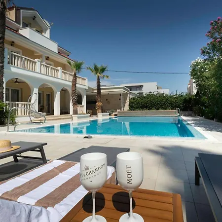 Luxury Aveline Heated Pool & Sauna Near Trogir Area Villa