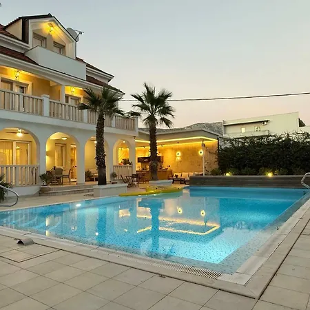Luxury Aveline Heated Pool & Sauna Near Trogir Area Villa