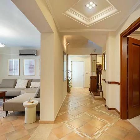 Luxury Aveline Heated Pool & Sauna Near Trogir Area Villa *